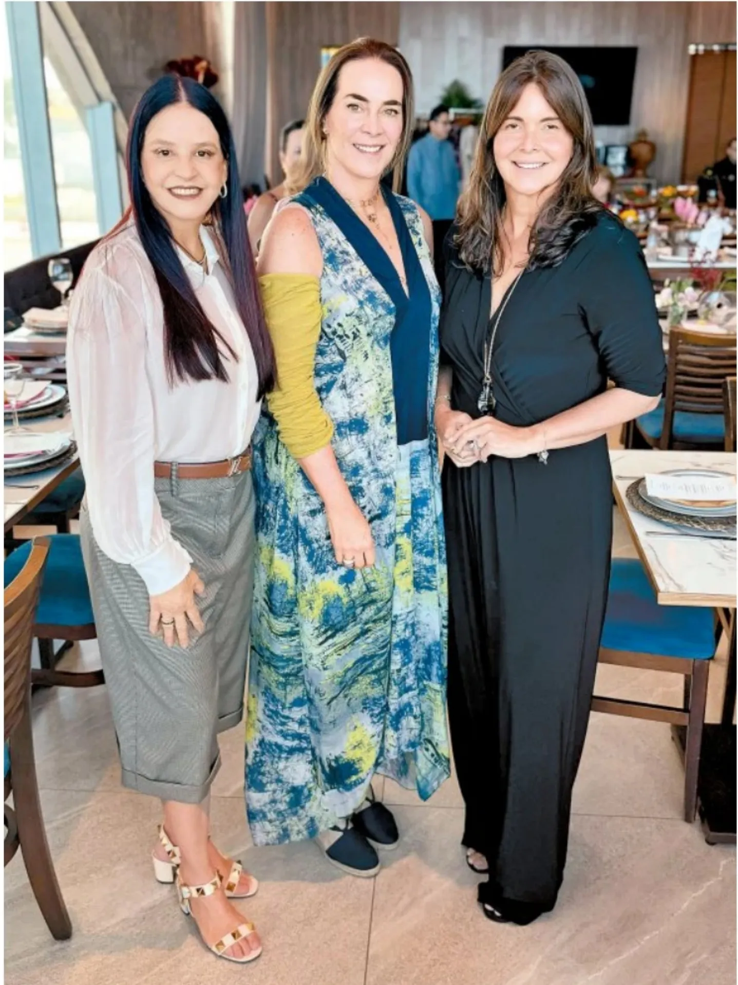 TRIO FEMININO JacquelineFerreira Costa,Marilu eUrsulaFontescurtindobadalado almocoquereuniu moda,joiase tendencias 